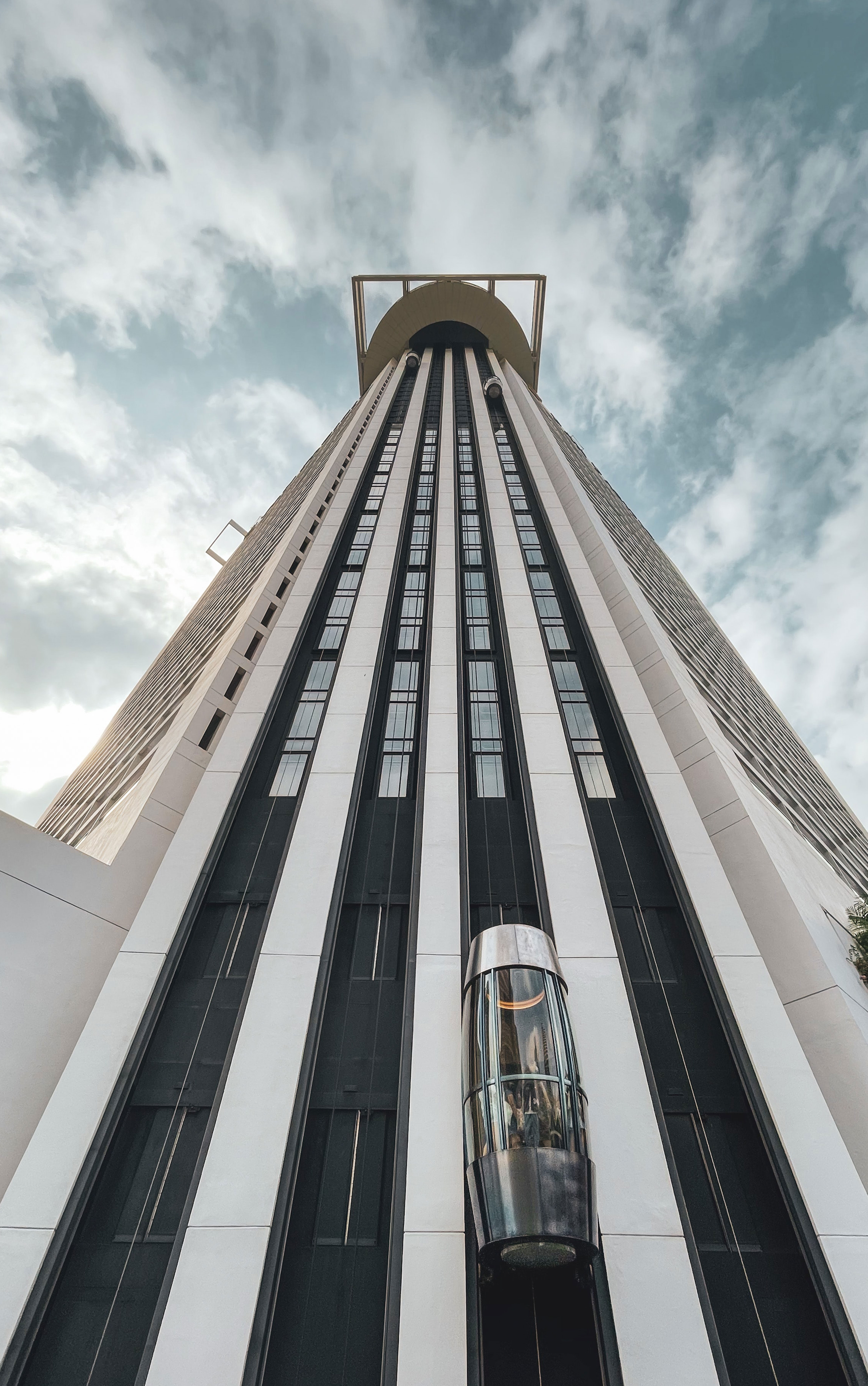Diamond Model Elevator