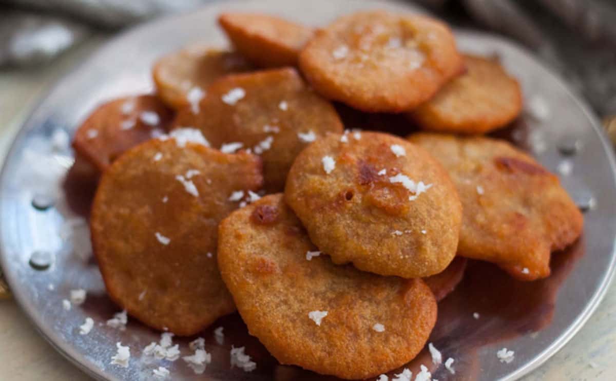 Ghila Pitha (Fried sweet pitha)