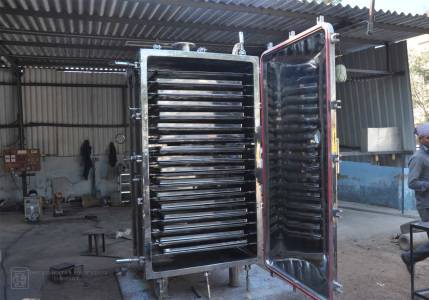 Vacuum Tray Dryer