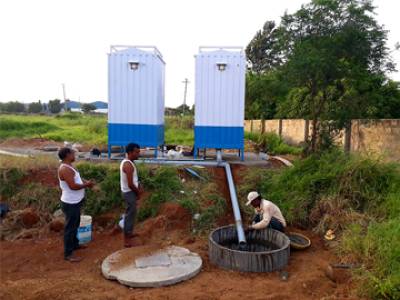 PORTABLE TOILET