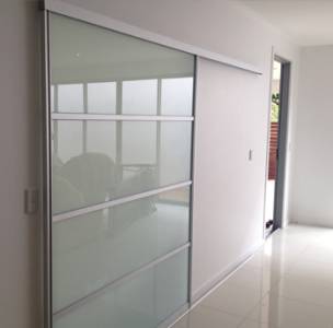 GLASS SLIDING