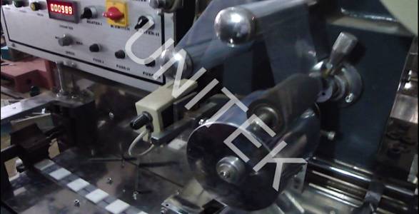 AUTOMATIC CASSETTE PACKING MACHINE