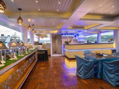 Luxury Dinner cruise