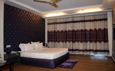 PREMIUM ROOM